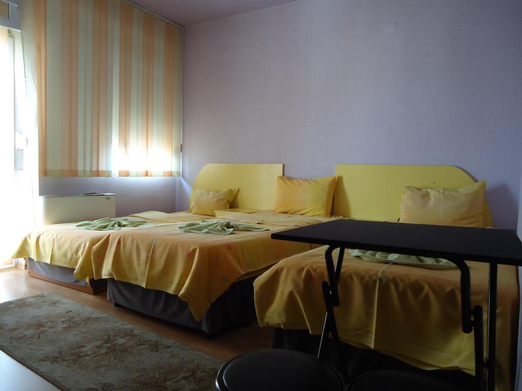 Dionis Hotel Петрич Номер фото